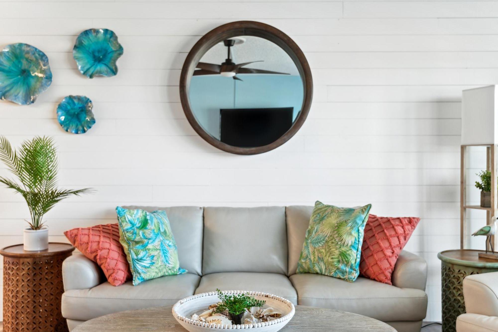 Oceanfront House, Satellite *