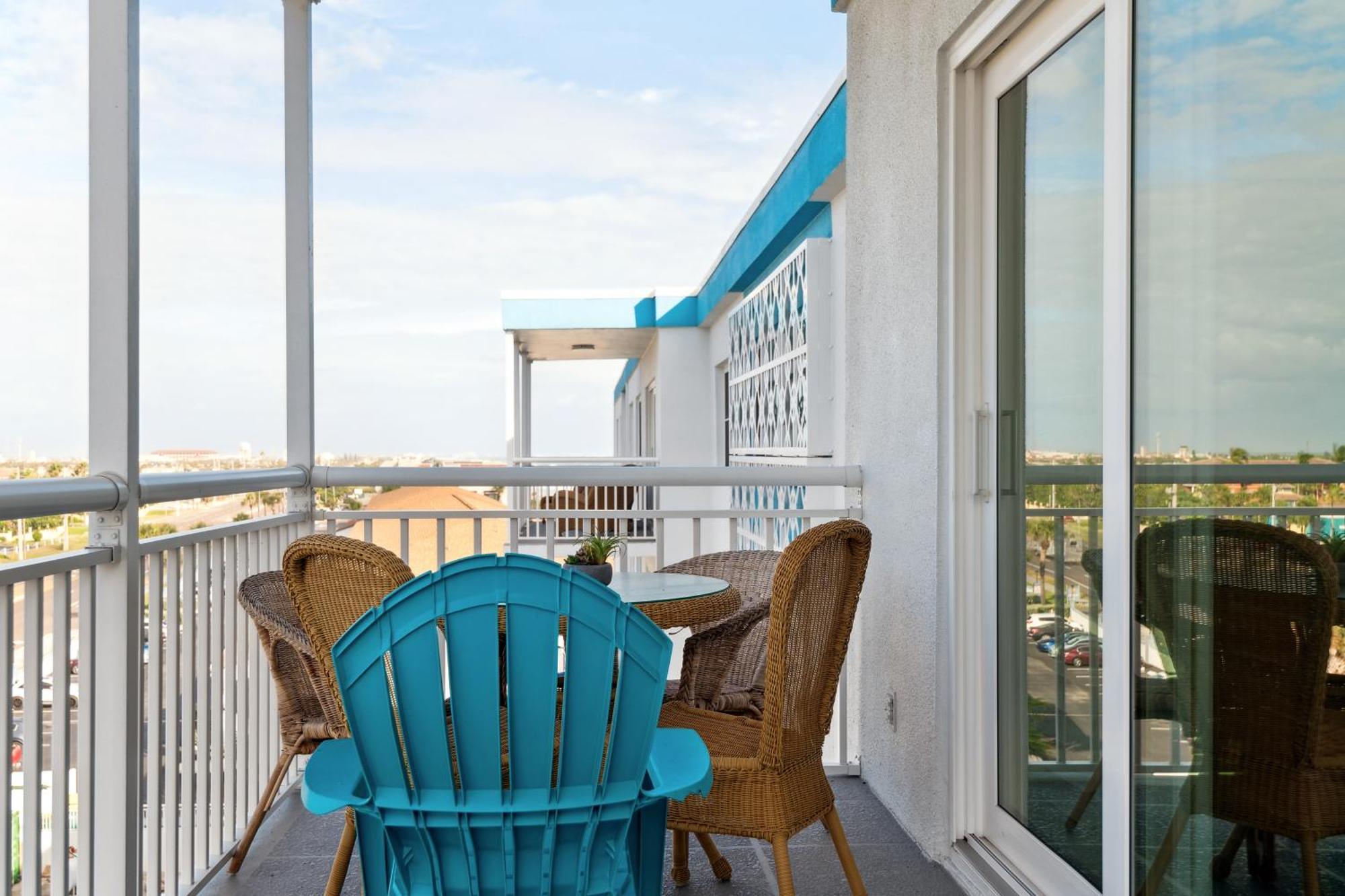 Oceanfront House, Satellite Appartement *
