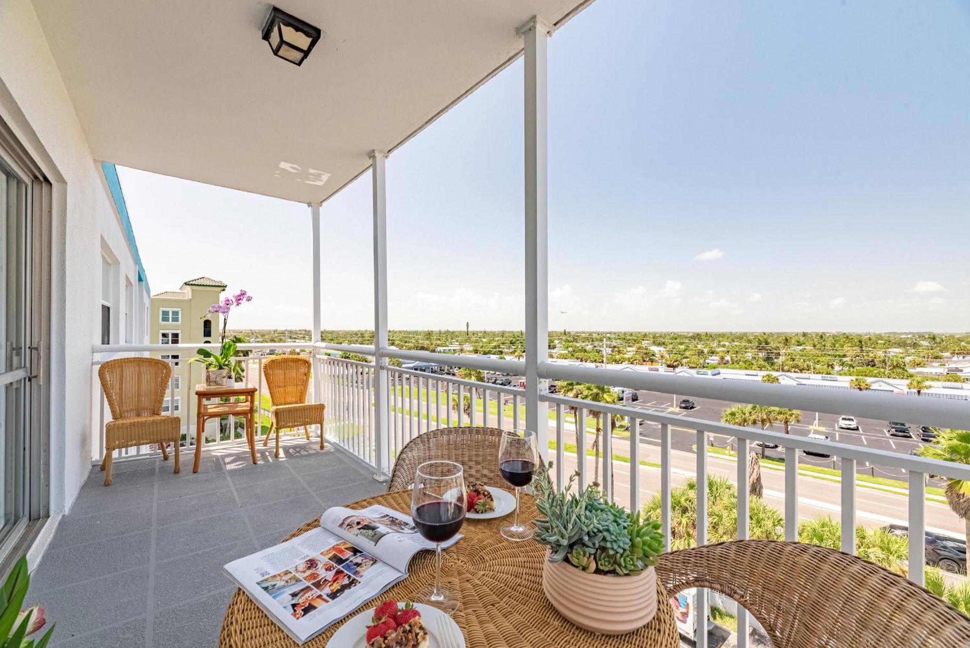 Oceanfront House, Satellite Appartement *